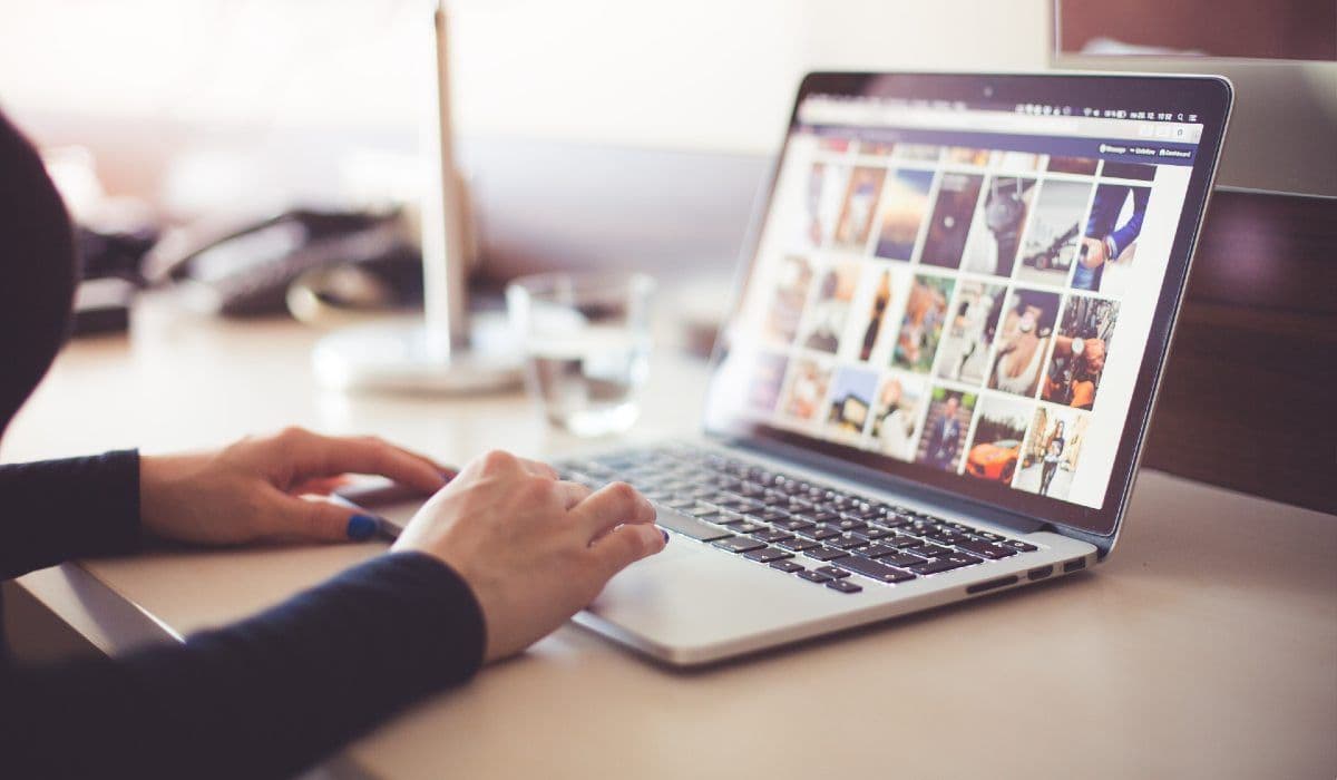 Empreendedora anuncia produtos em rede social